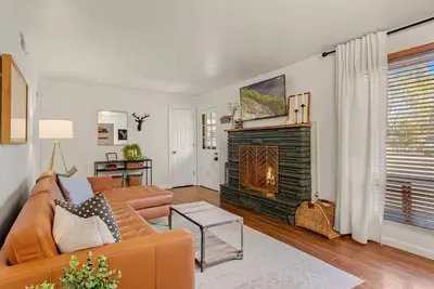 Image de The Gray Pine Getaway - 2 Bed+Office, Hot Tub, A/C. Entire home in Flagstaff, Az