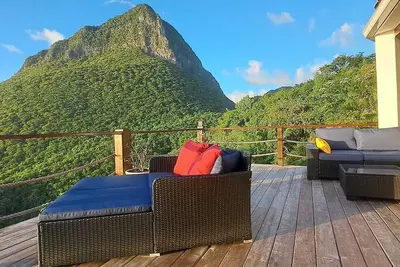 Image de Sunset Hideaway is one of the most breathtaking locations in all of St. Lucia.