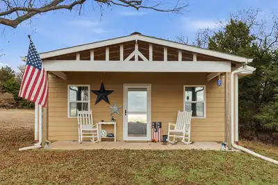 Image de Private cabin on acres, mins to Osu, Tumbleweeds, Lake McMurty & pets welcome.