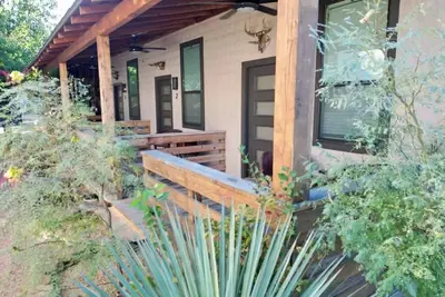 Image de Lodges Combined Suite on the Mason Tx Square