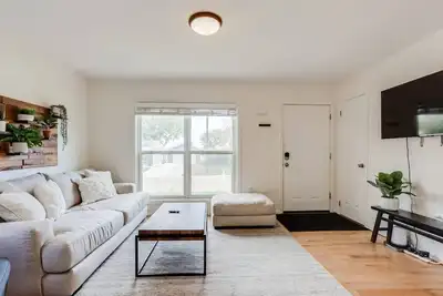 Sunlit Shoshone Haven I Central Denver w/backyard