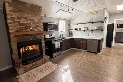 Image de Adorable 1-bedroom tiny home with Ac and fire place in charming Monteagle
