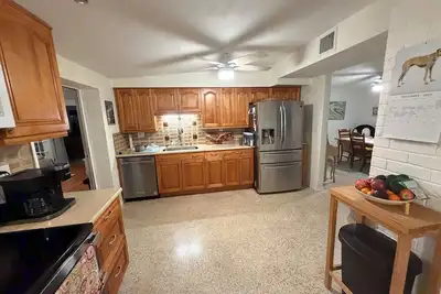 Extended Stay: Pet Friendly, Bright & Spacious Getaway Home