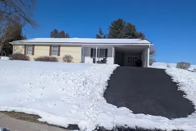 Spacious Frederick County Retreat