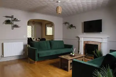 Image de Stylish 5 Bedroom Swindon home, with Private Drive