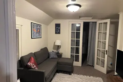 Image de New! ! Comfortable 2-bedroom apartment in Ishpeming - close to downtown amenities