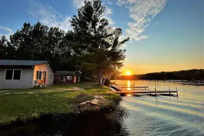 Image de Lakeside Lodging, Multi-Cabin Lake Frontage!