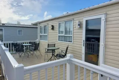 Image de Cosy caravan with side decking at Felixstowe Beach Holiday Park ref 55012sw