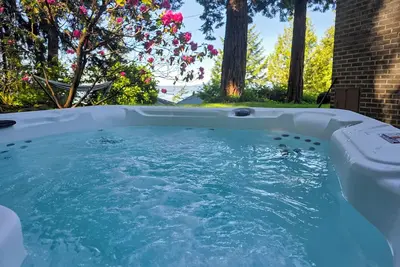 Image de Walk to The Oyster Bar: Chuckanut Dr Retreat!