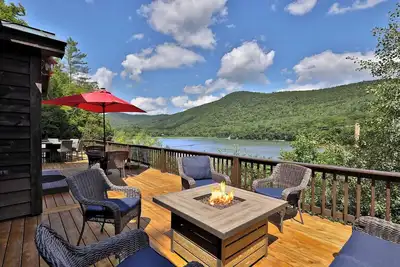 Image de All-Season Lake House Between Okemo & Killington!