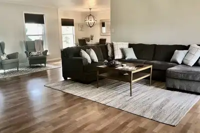 Image de 1800 sq ft ranch in South Durham by Chapel Hill, West Cary, Rt, S. Point Mall.