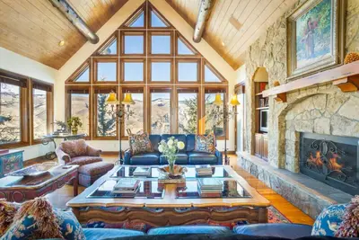Image de Large Beaver Creek Home - Privacy Emphasis