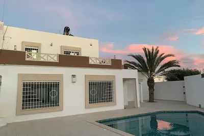 Image de \"Dar Midoun \"  Villa  en Centre Ville avec Piscine Privée sans Vis a Vis.