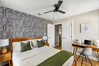 Image de BohoBungalow2- Rodeo/Central/MedCenter/Dt/GeorgeRBrownConvention/ToyotaCenter