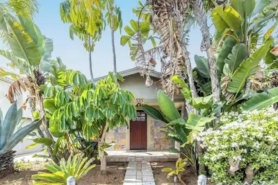 Image de Vintage Beach Bungalow