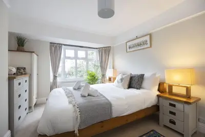 Image de Lovely 2-Bed-Maison-Salle de bain privée