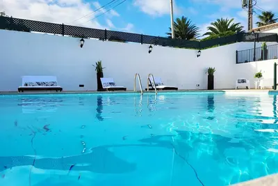 Image de A six-person home with a private pool in the village of Biscoitos