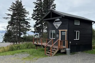 Image de Nautical Nest  1-bedroom cottage in cozy Homer, perfect for a relaxing getaway!