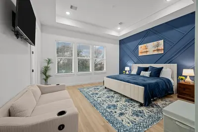 Image de Midtown 6bd Haven + Private Jacuzzi