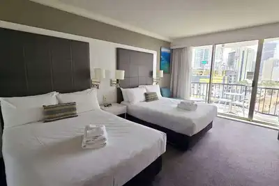 Image de Central Located 2 Double-bed Hotel Room in Surfers