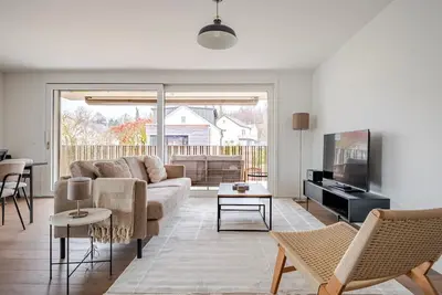 Image de Blueground | Oerlikon, balcony, nr Zurich Park