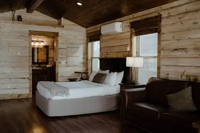 Image de Queen Studio Cabin at Teton Valley Resort