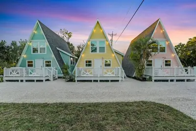 Iconic Anchor Inn A-Frame Cottages