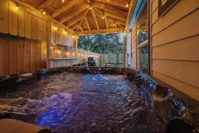 Image de Luxe 3br Midtown + Private Jacuzzi