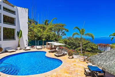 Image de Partial ocean-view suite with 3 pools, hot tub, spa & balcony