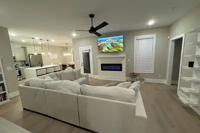 Image de Modern 4-bedroom house for Masters Week