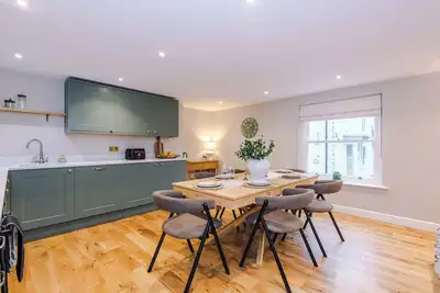 Image de Cathedral View - Hop, Skip & Jump to the Cathedral