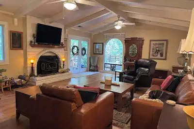 Image de Spacious 4bd house + 2 Living Rooms in Beautiful Saratoga - 100% Privacy