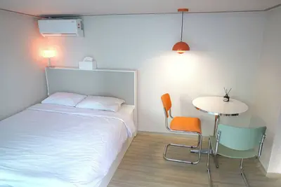 Image de Cozy Romantic Studio with Private Terrace near Gyeongui Line Forest Park