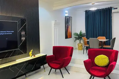 Image de 4 bedroom duplex Apartment Entire Compound