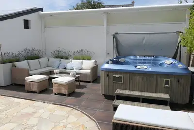 Image de Maison Adonis avec spa  5 min de la plage de Morgat