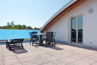 Image de Appartement spacieux avec terrasse près de la plage