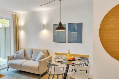 Image de Confortable appartement avec piscine, bain à remous, Wifi, Tv, terrasse et animaux admis