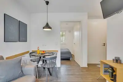Image de Confortable appartement avec bain à remous, piscine, Wifi, Tv, terrasse et animaux admis