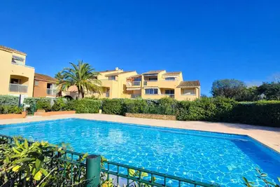 Image de T2 Mezzanine Climatisé avec Piscine et Parking à Cogolin