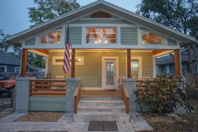 Image de Craftsman Bungalow Centrally Located-Pet Friendly