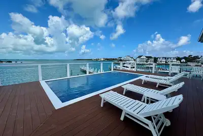 Image de Brand New Waterfront Home - Private Pool & Dock - Perfect For Boaters!