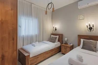 2 Br Apartment in Ovadya St Jerusalem