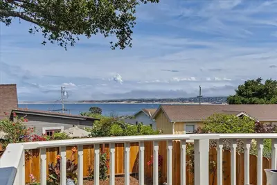 Image de 3999 Stay at \"Cottage by the Sea\" in Monterey