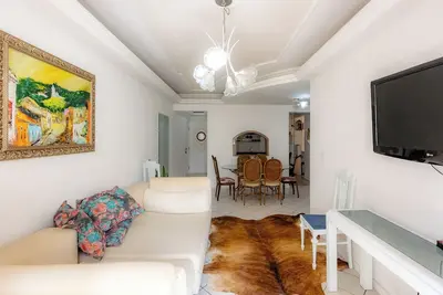 Apartamento com Varanda, Churrasqueira e Vista Mar