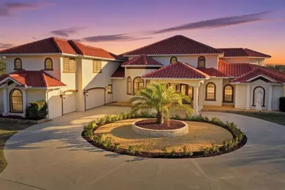 Image de Tuscan Countryside Estate on 12. 33 Private Acres