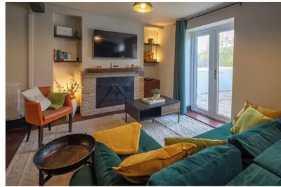 Image de Stylish & Spacious Retreat in Troedyrhiw | Sleeps 6 | Garden Decking