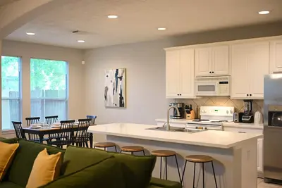 Image de Lovely & Spacious Townhome in Prime The Woodlands & Conroe Area