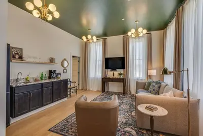 The Downtown Post The Brady Suite