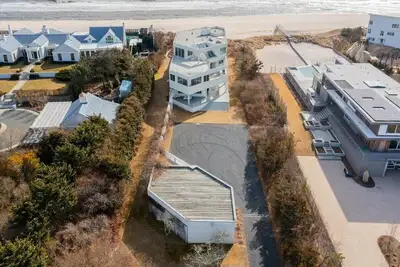 Image de Iconic Oceanfront Modern House on Dune Road with Panoramic Atlantic Views
