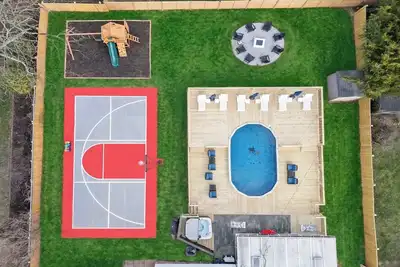 Image de Pickleball-Basketball-Pool-HotTub-GameRoom-FirePit